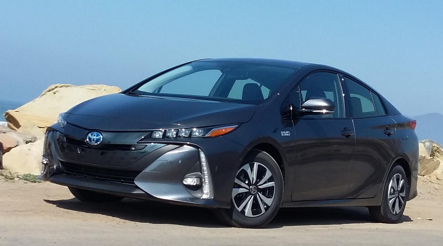 2017-toyota-prius-prime-the-daily-drive-consumer-guide
