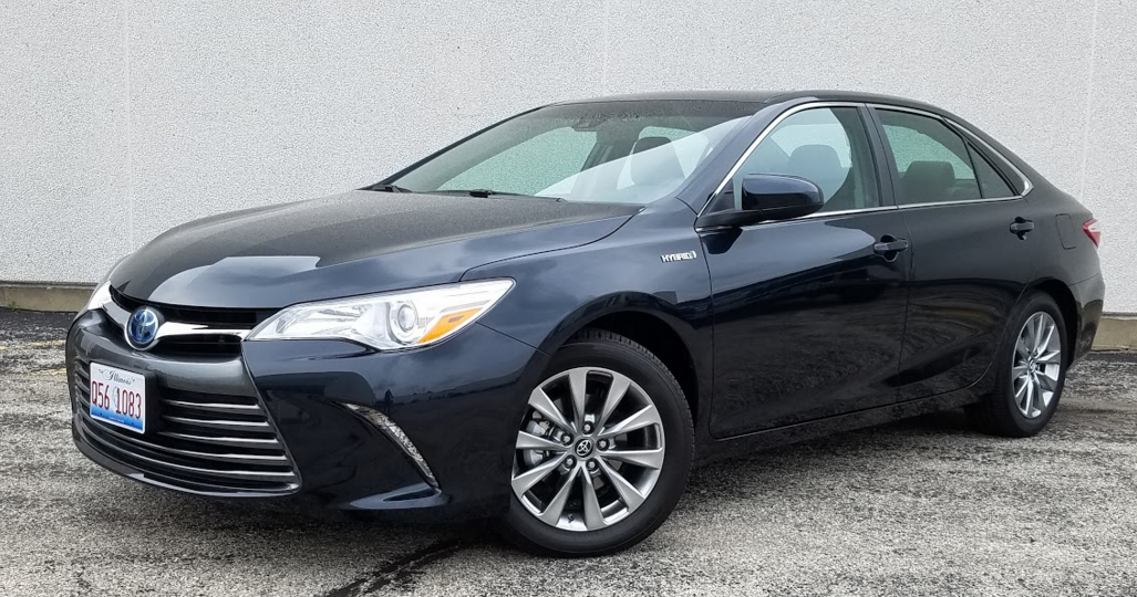 2017 Toyota Camry Hybrid The Daily Drive | Consumer Guide®