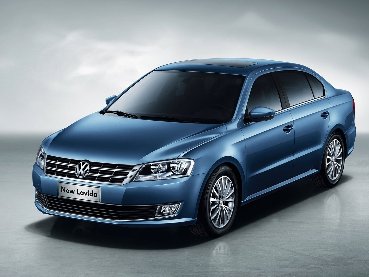 2013-Volkswagen-Lavida-Front-Angle-Top