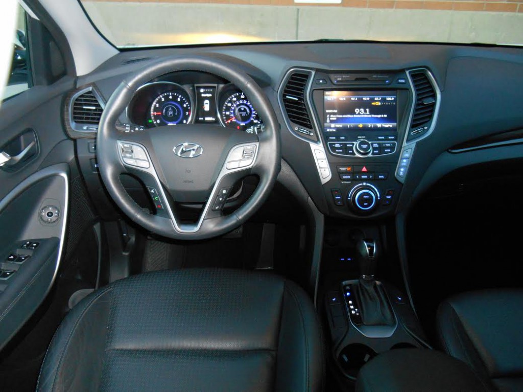 2014 Hynudai Santa Fe interior 