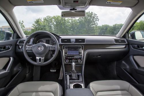 2014 Volkswagen Passat interior