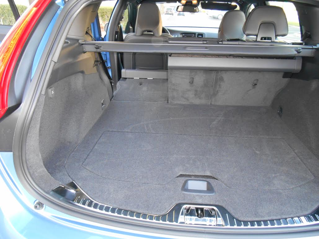 2015 Volvo V60, hatch area