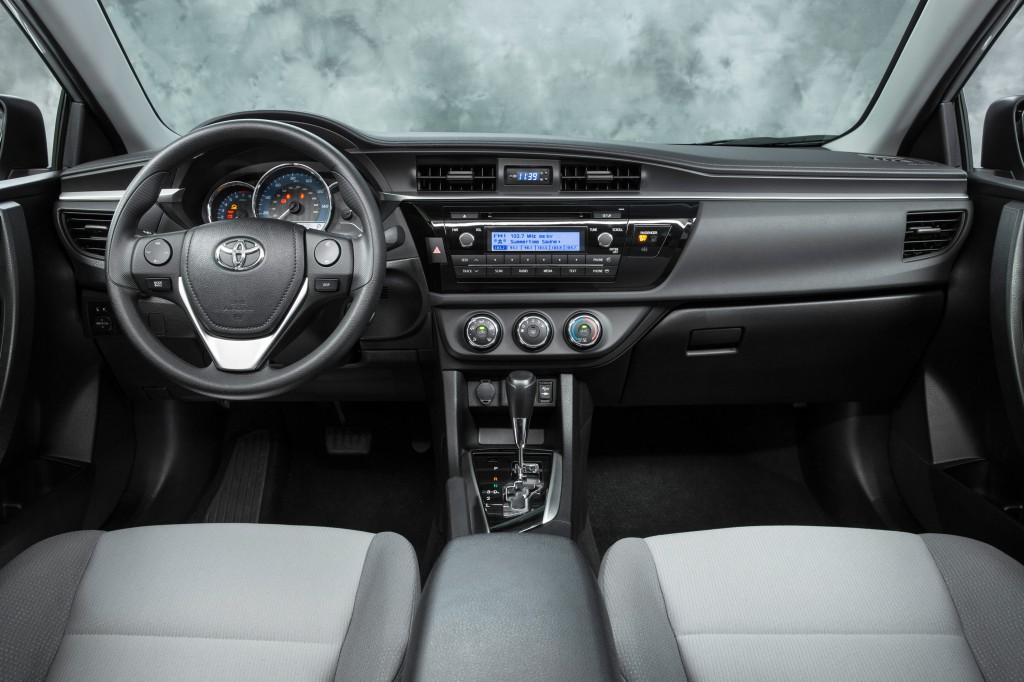 2014_Toyota_Corolla_L_015