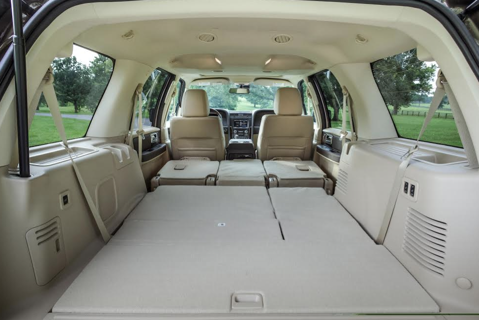 2015 Lincoln Navigator cargo area 