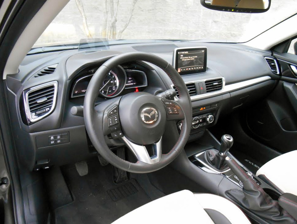  Prueba de manejo: 2015 Mazda 3 S Grand Touring |  El viaje diario |  Guía del Consumidor®