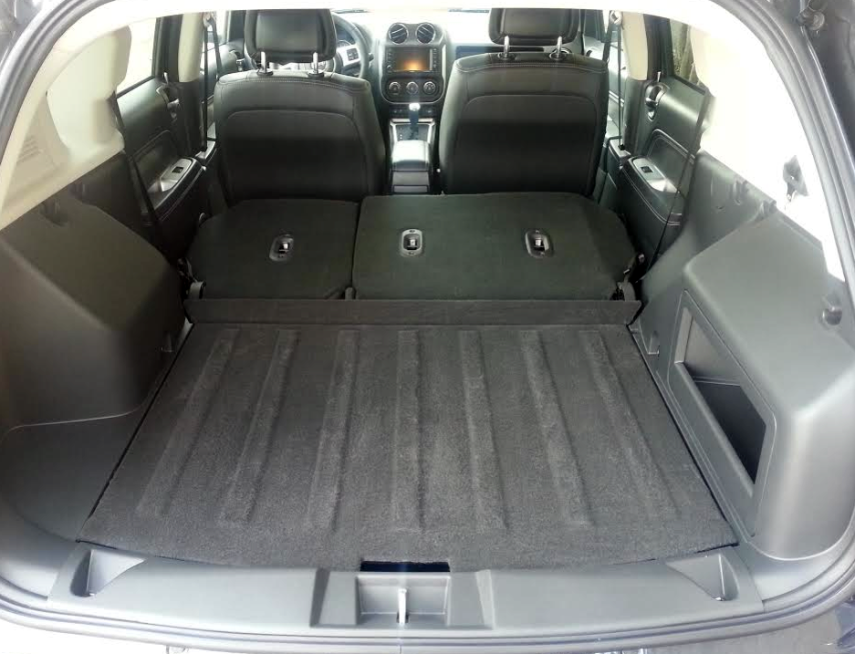 Jeep Compass (cargo area) 