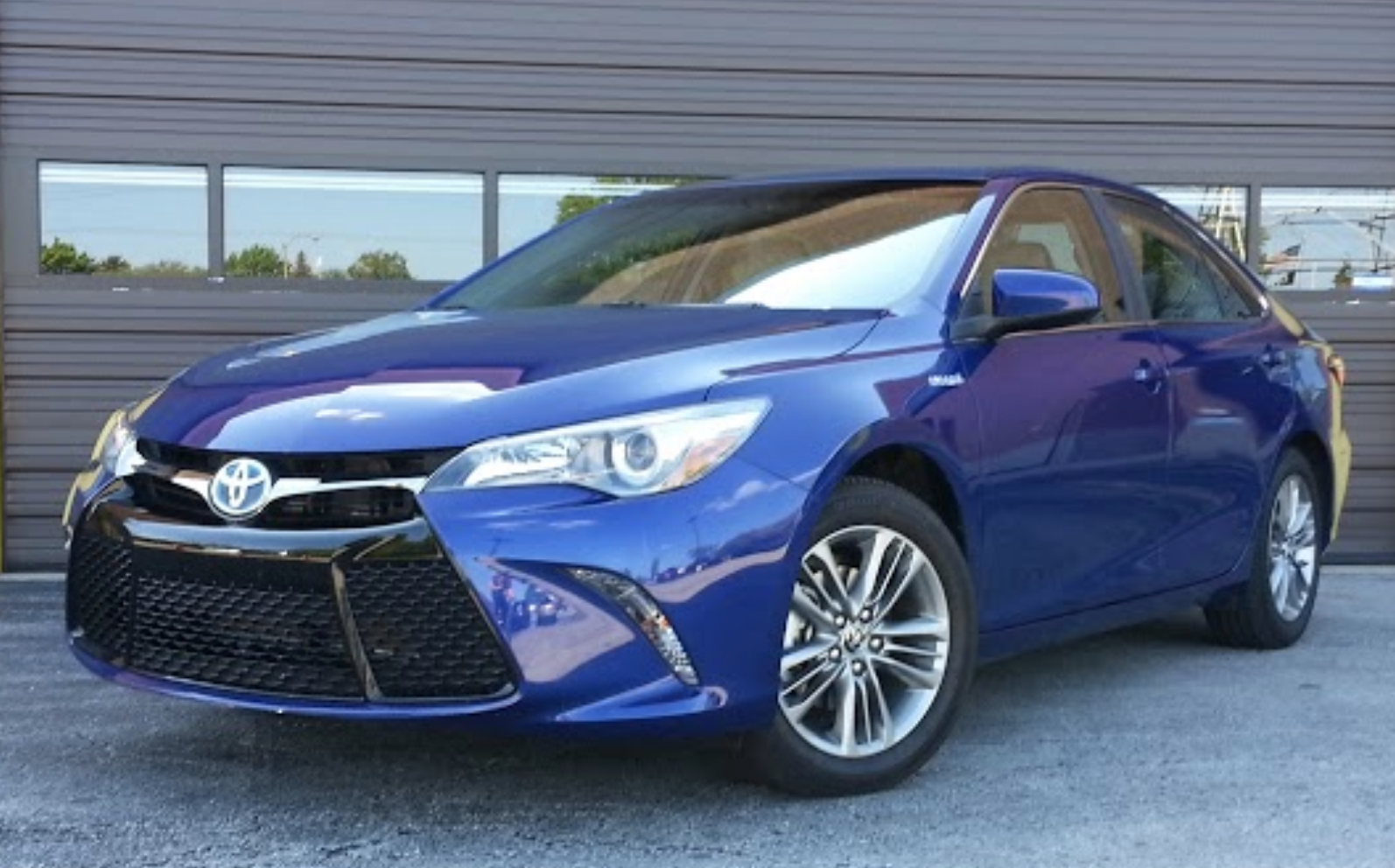 Test Drive: 2015 Toyota Camry Hybrid SE - The Daily Drive - Consumer ...