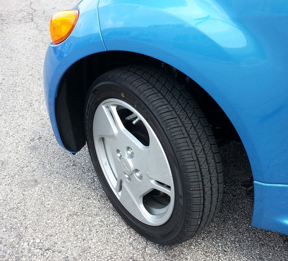 2016 Mitsubishi i-miev tires