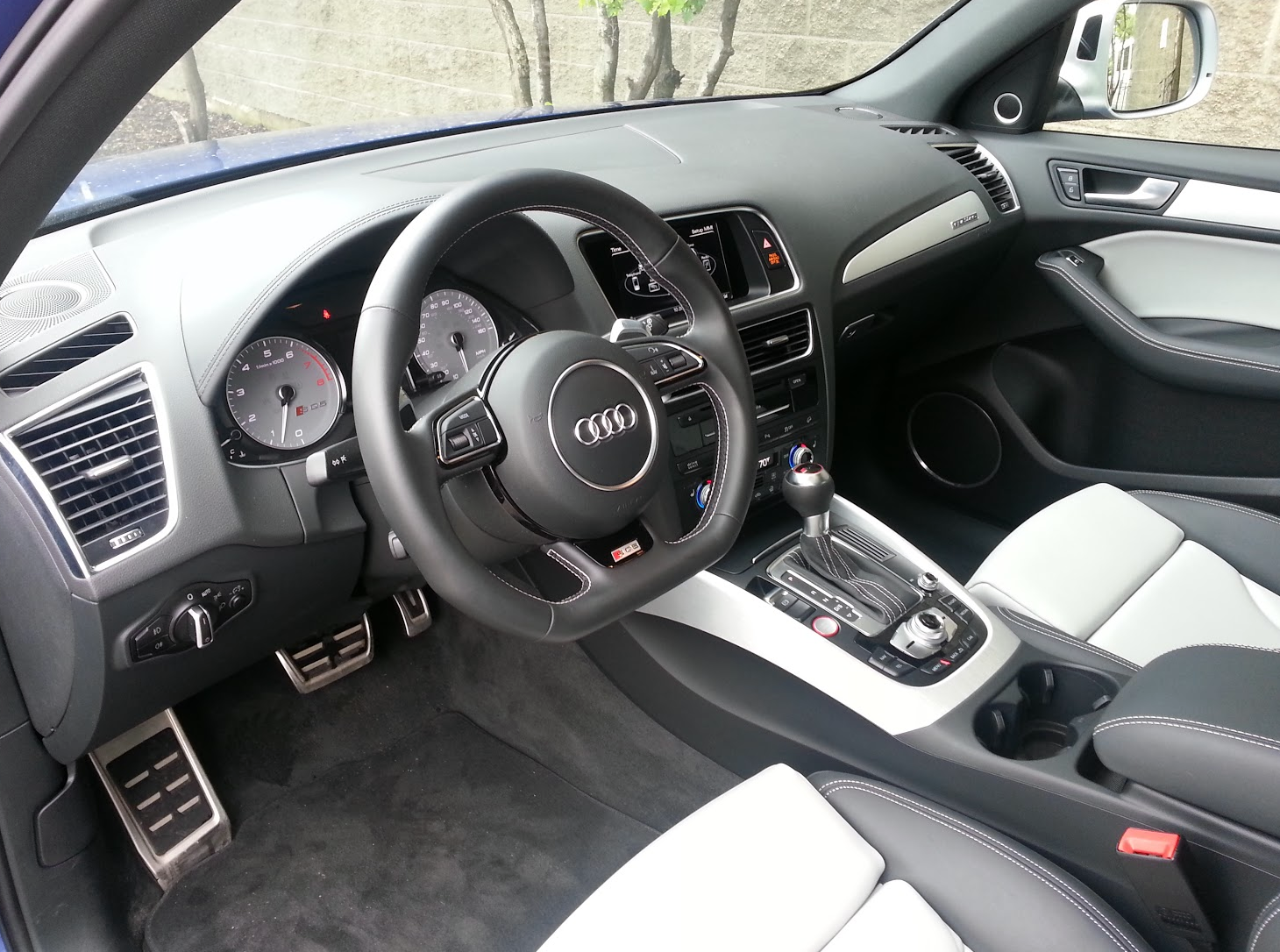 Audi SQ5 cabin 