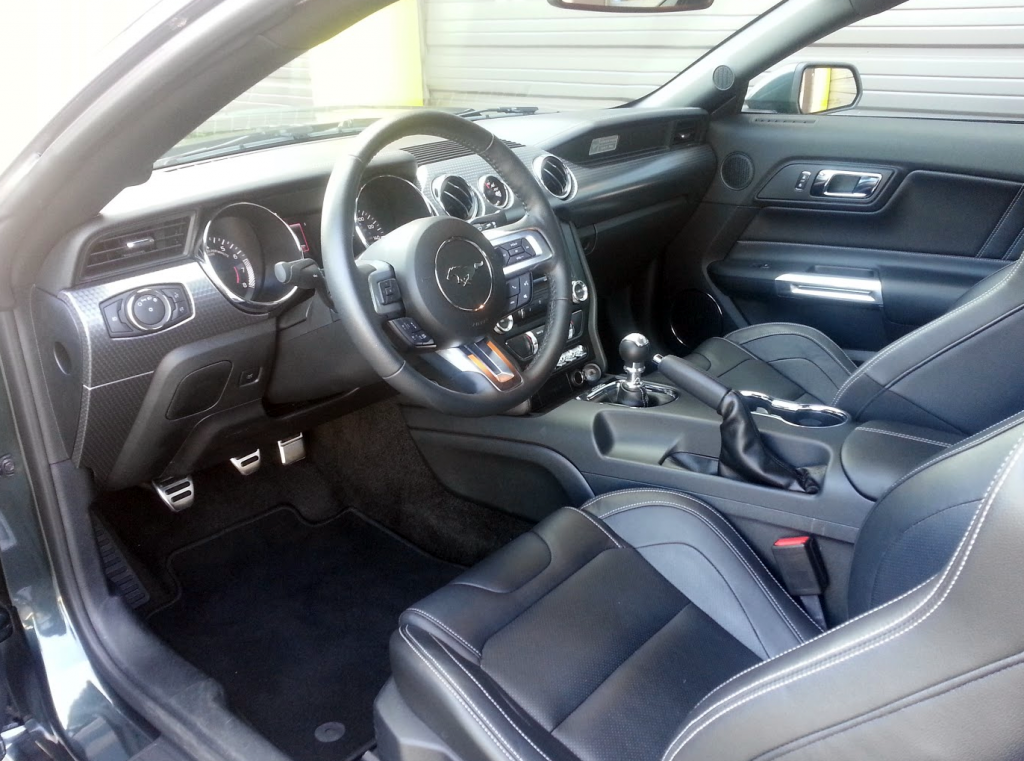2015 Ford Mustang GT interior 