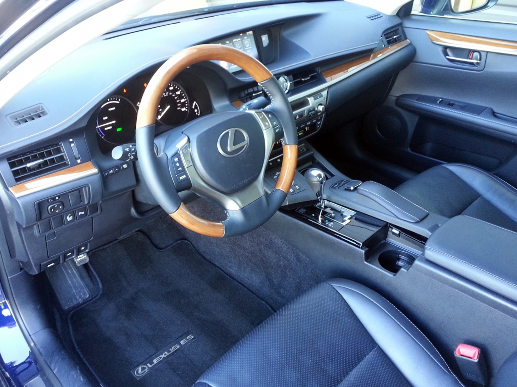 2015 Lexus ES 300h cabin 