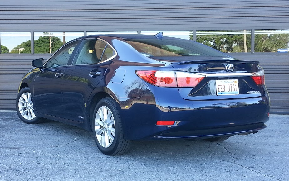 2015 Lexus ES 300h, rear 