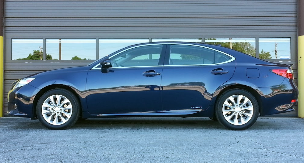 Lexus ES 300h profile 