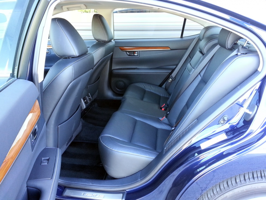 Lexus ES 300h rear cabin 