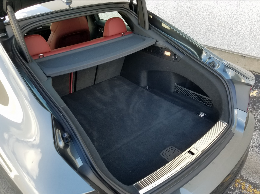 Audi S7 hatach cargo area 