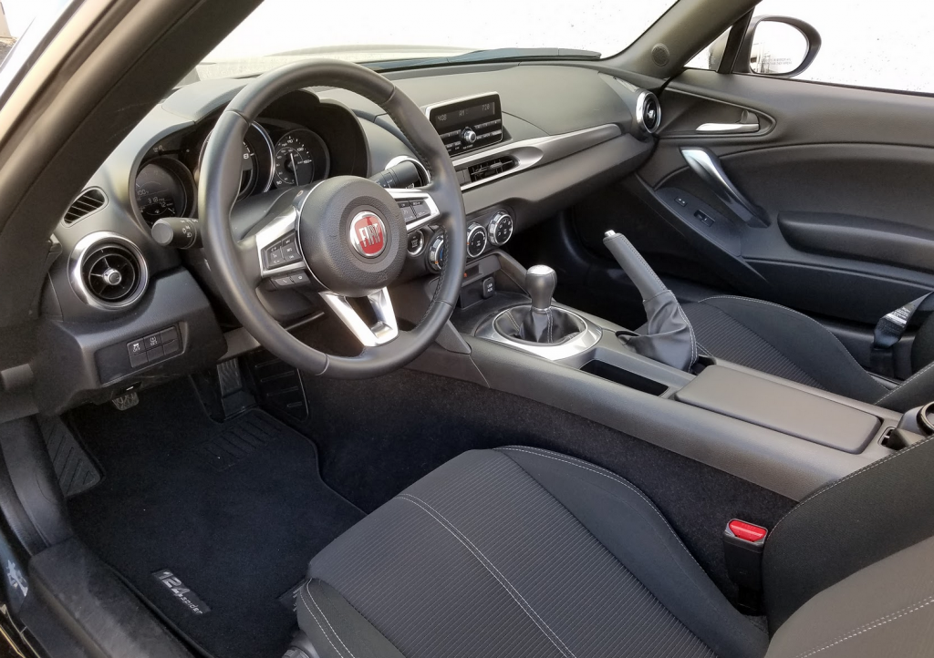 2017 Fiat 124 interior 