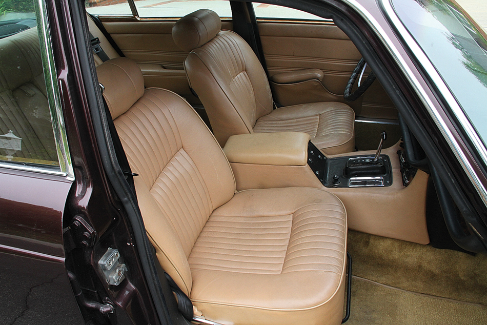 1970 Jaguar XJ6 cabin 