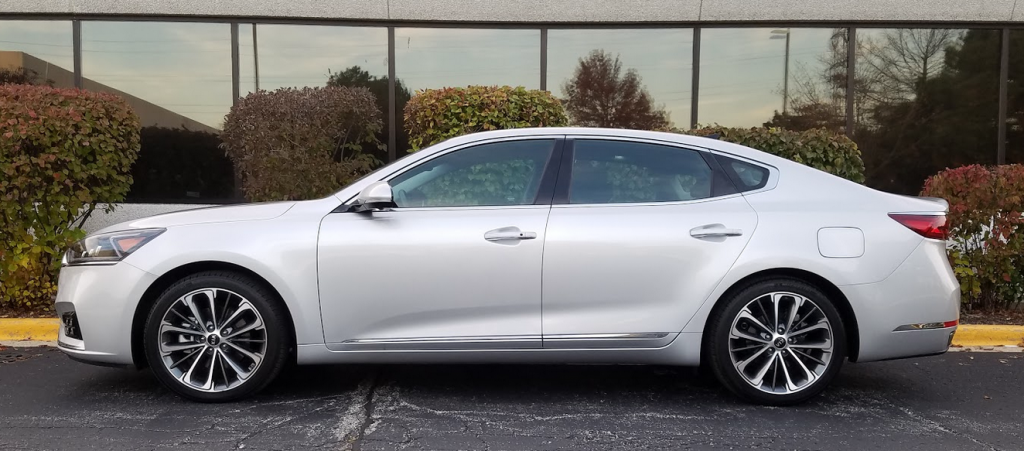 2017 Kia Cadenza profile 