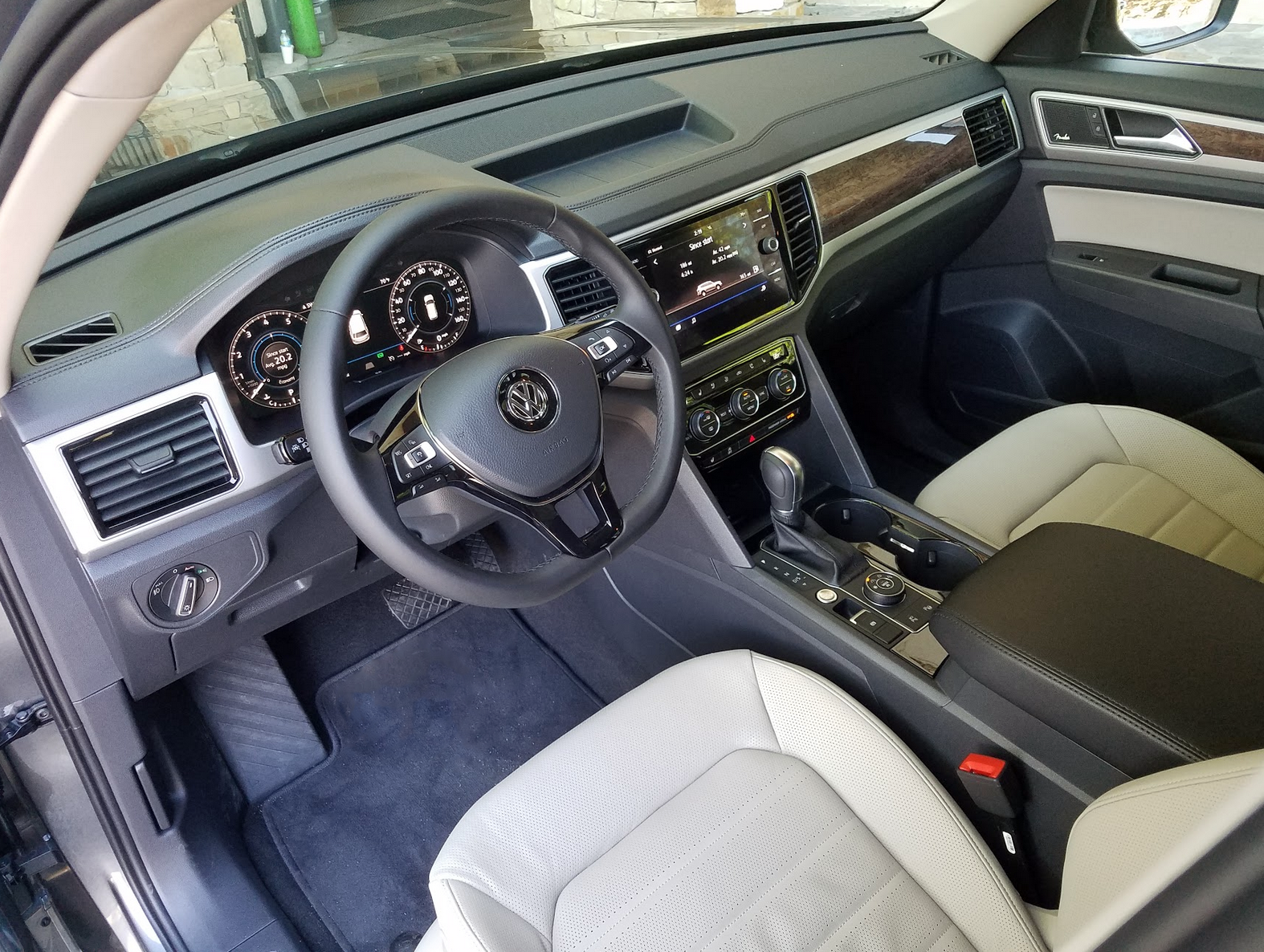 2018 VW Atlas dash 