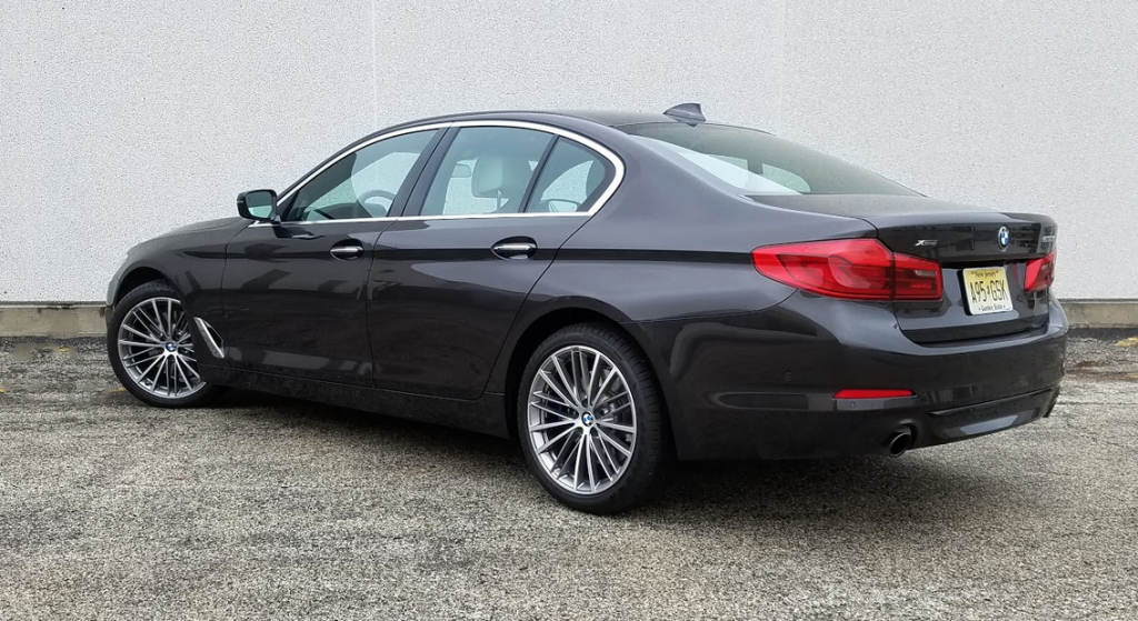 2017 BMW 530i, rear view 