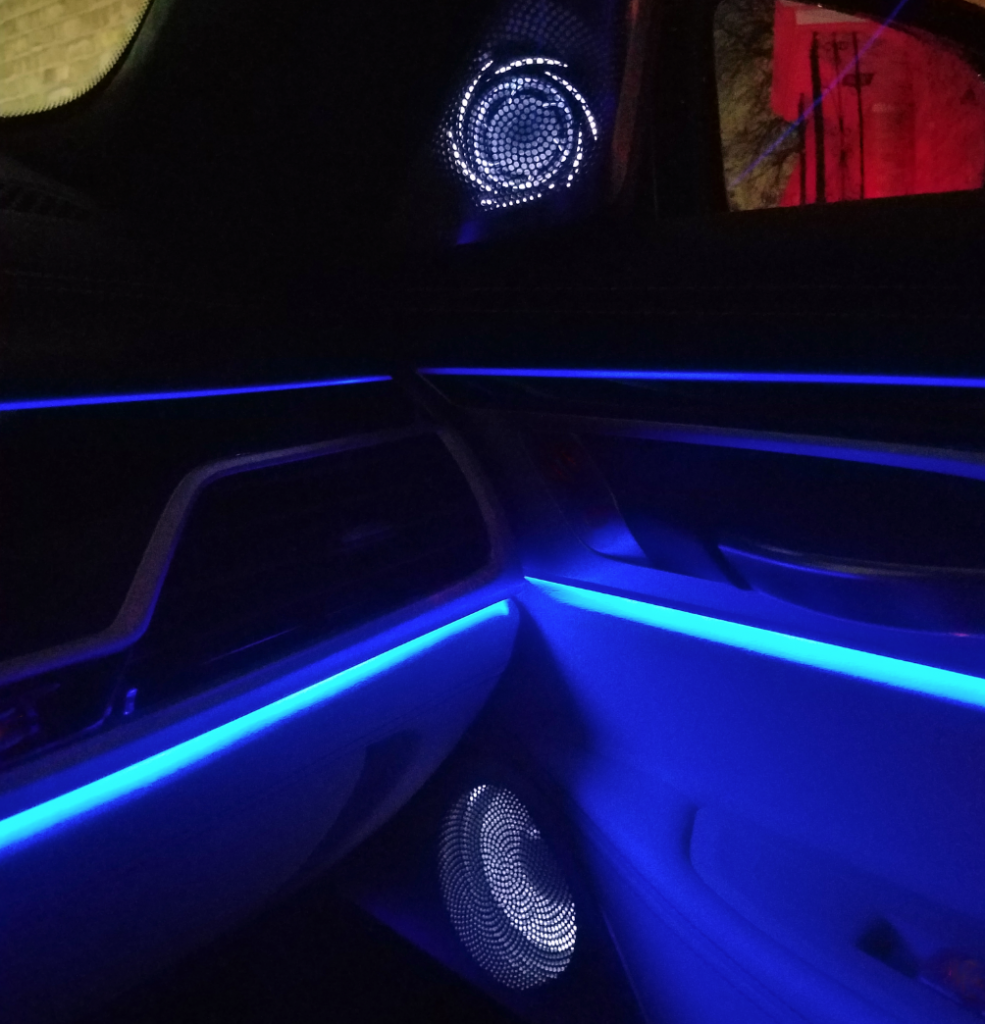 Bowers & Wilkins speakers at night, BMW 7-Series 