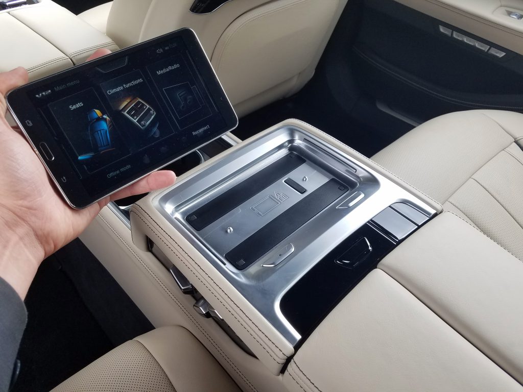 7-Series Rear-Seat Tablet 