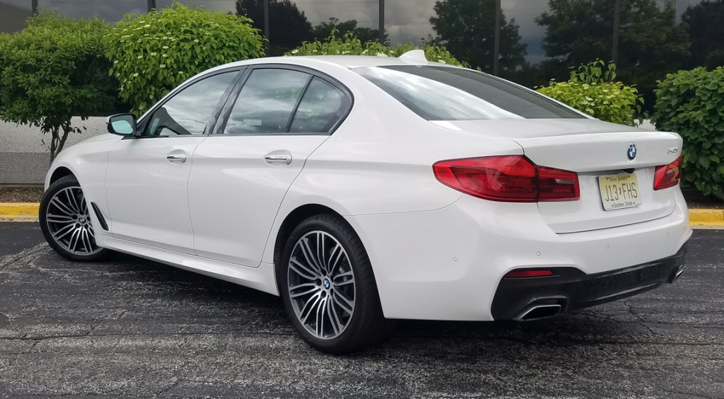 BMW 540i in Alpine White 