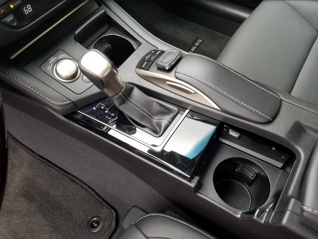 Lexus ES 350 center console 