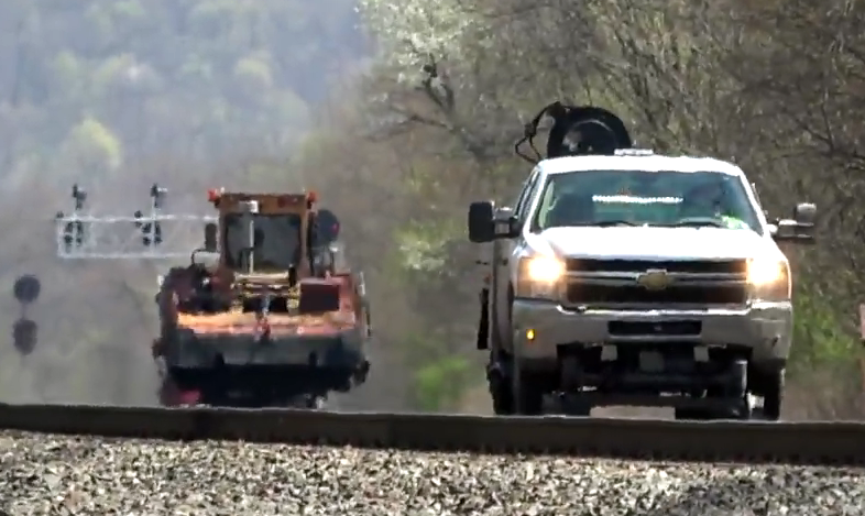 Silverado Hi-Rail by Harsco, How Hi-Rail Pickup Trucks Work 