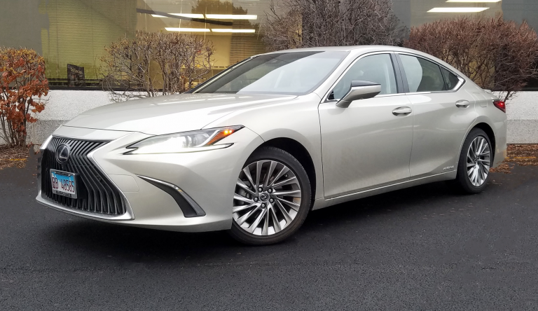 Test Drive: 2019 Lexus ES 300h | The Daily Drive | Consumer Guide®