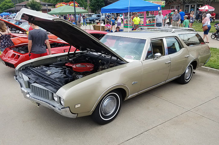 1969 Oldsmobile Cutlass station wagon