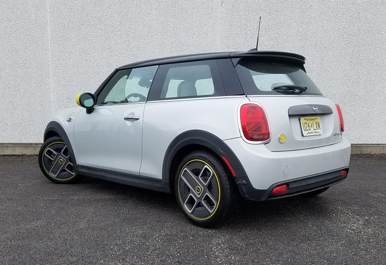 Quick Spin 2020 Mini Cooper SE Hardtop The Daily Drive Consumer Guide®