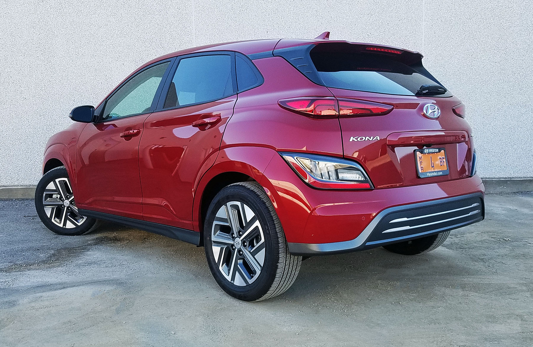 bølge hver Puno Test Drive: 2022 Hyundai Kona Electric Limited | The Daily Drive | Consumer  Guide® The Daily Drive | Consumer Guide®