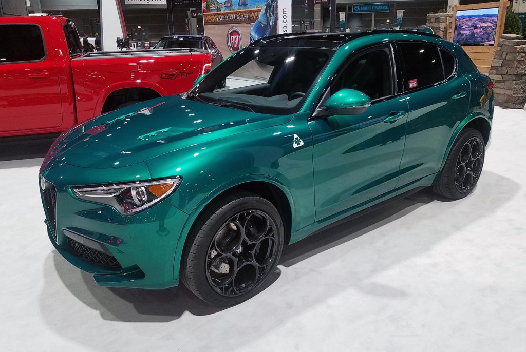 2022 Alfa Romeo Stelvio in Verde Montreal Tri-Coat