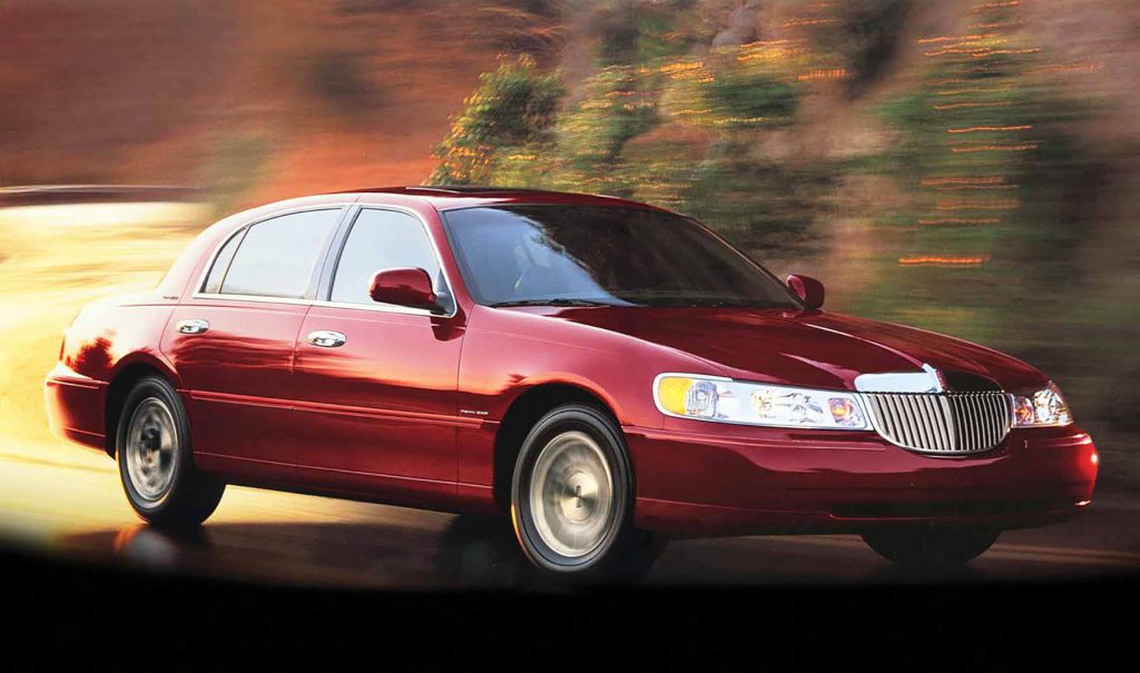 Lincoln Town Car Touring Sedan 