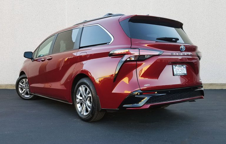 Test Drive Gallery: 2022 Toyota Sienna XSE | The Daily Drive | Consumer ...