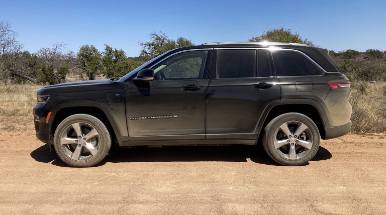 First Spin 2022 Jeep Grand Cherokee 4xe The Each Day Drive Client 