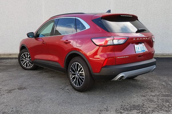 Test Drive: 2022 Ford Escape Titanium PHEV | The Daily Drive | Consumer ...