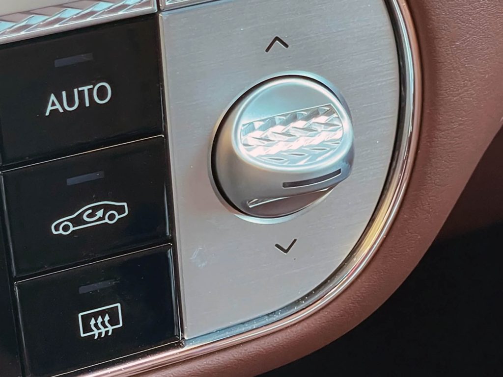 Passenger-side temperature-control toggle switch