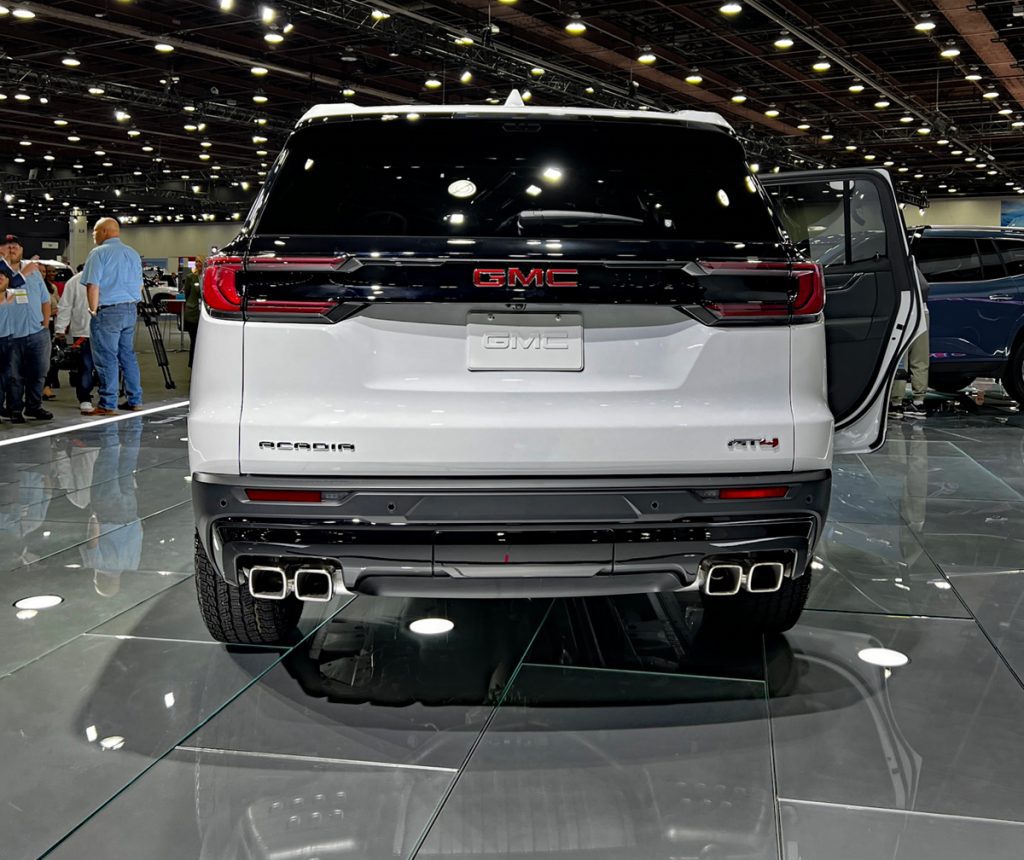 2024 GMC Acadia AT4