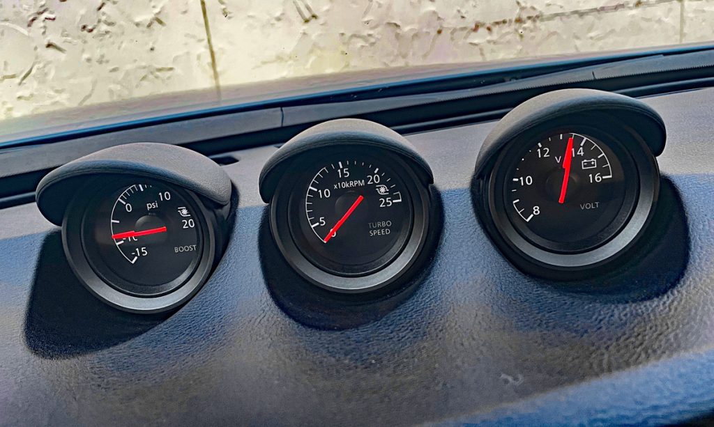 Gauges, gauge cluster,