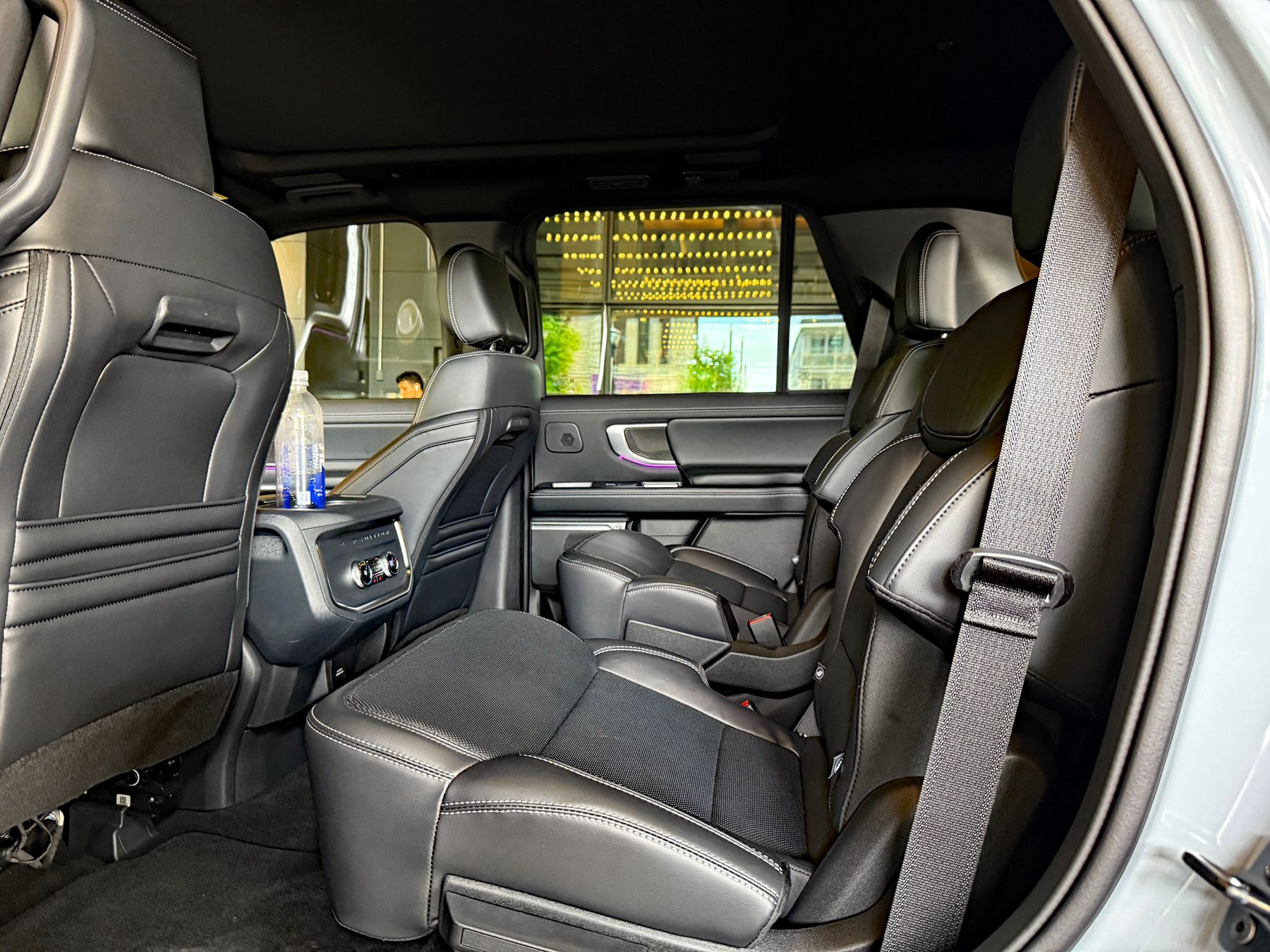 Rear bucket seats, 2025 Ford Expedition Platinum