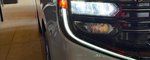 2025 Ford Expedition Platinum, Headlight