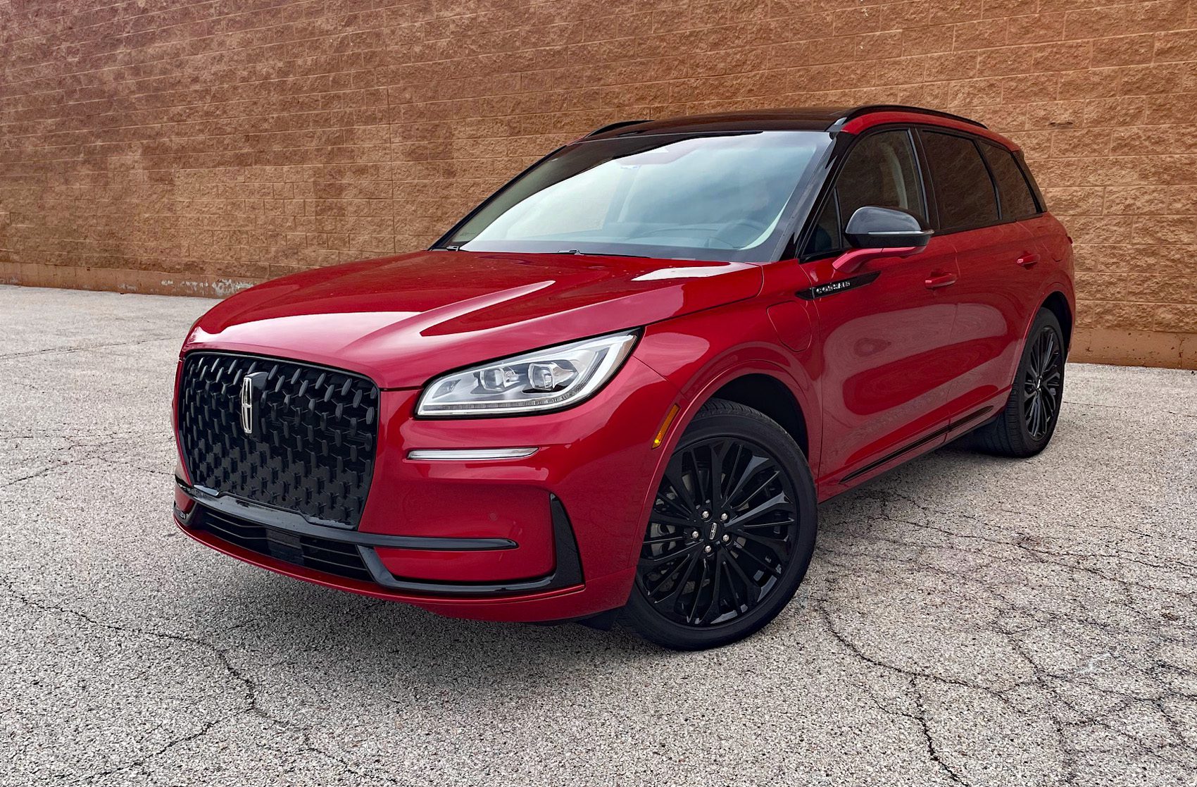 2025 Lincoln Corsair Grand Touring in Red Carpet Metallic with Jet Package, Front 3/4 view