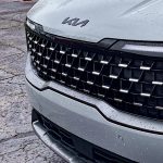 2025 Kia Carnival Hybrid SX Prestige in Ceramic Silver, Grille Detail