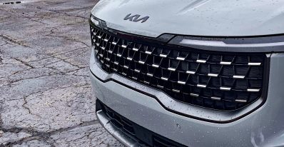 2025 Kia Carnival Hybrid SX Prestige in Ceramic Silver, Grille Detail
