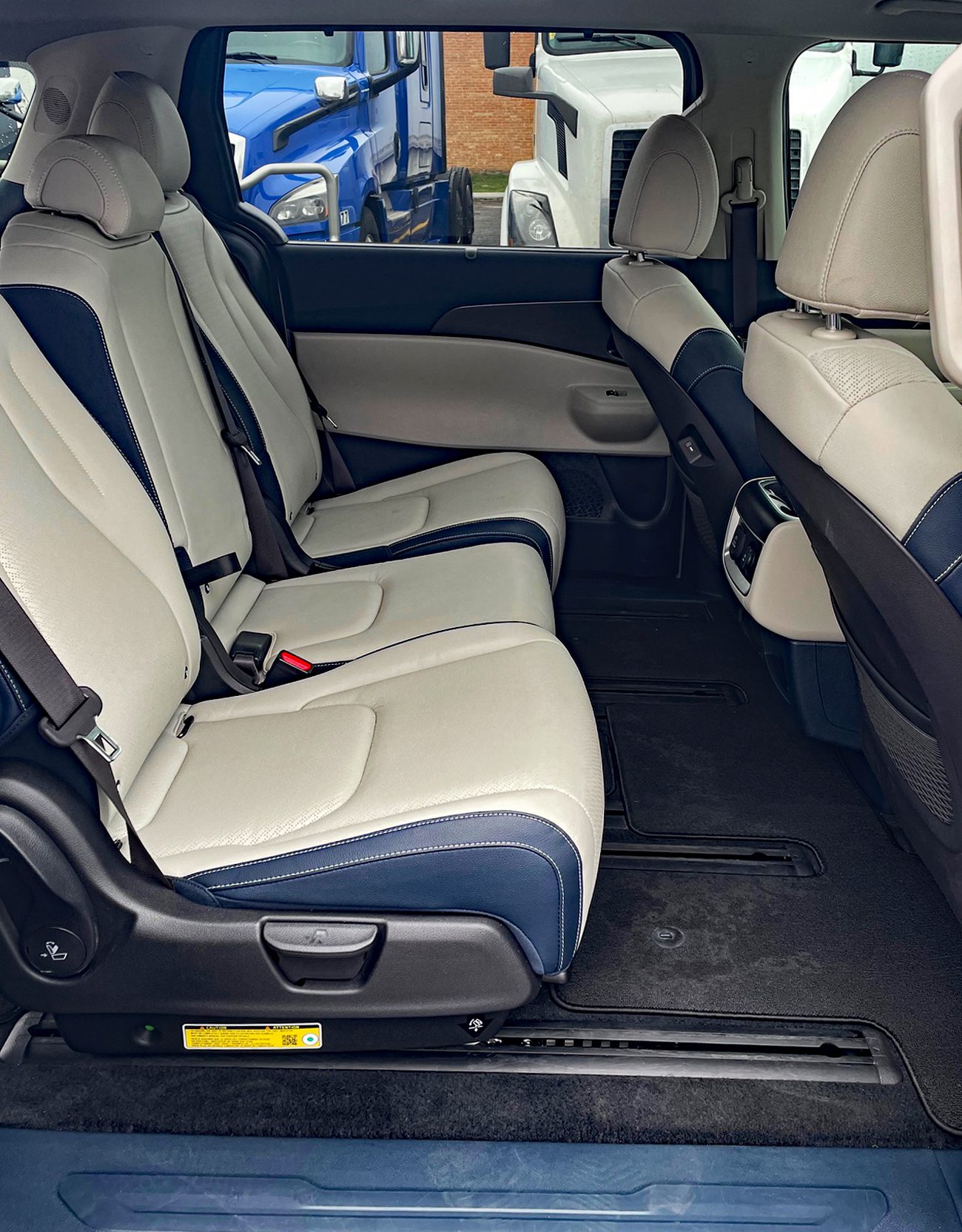 2025 Kia Carnival Hybrid SX Prestige, rear seat