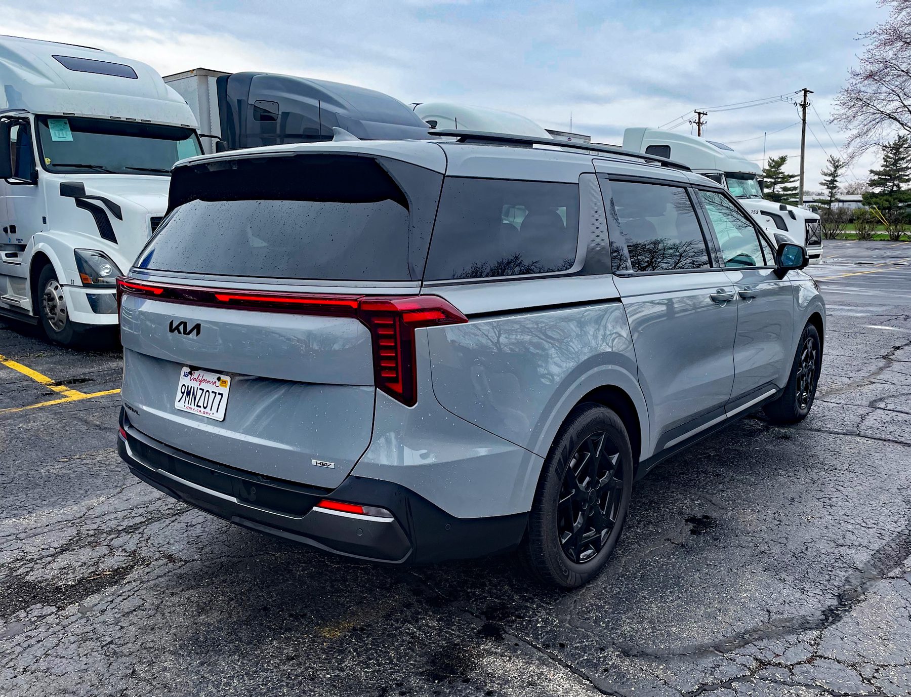 2025 Kia Carnival Hybrid SX Prestige rear 3/4 view