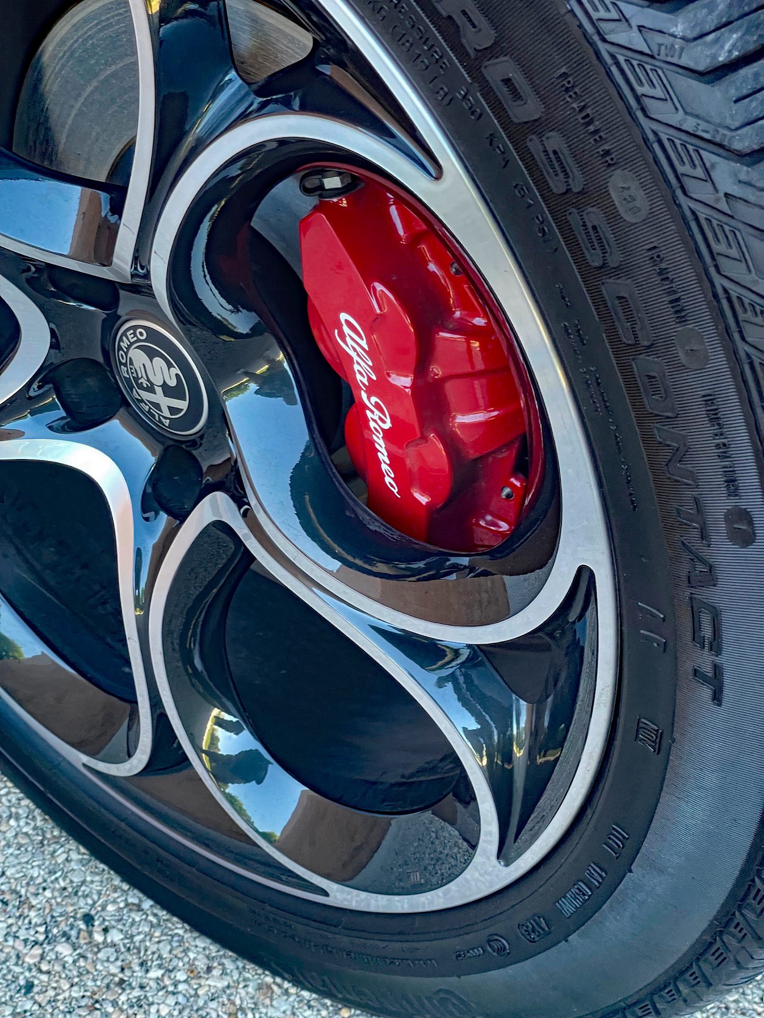 2025 Alfa Romeo Stelvio Fast, Brembo Brakes