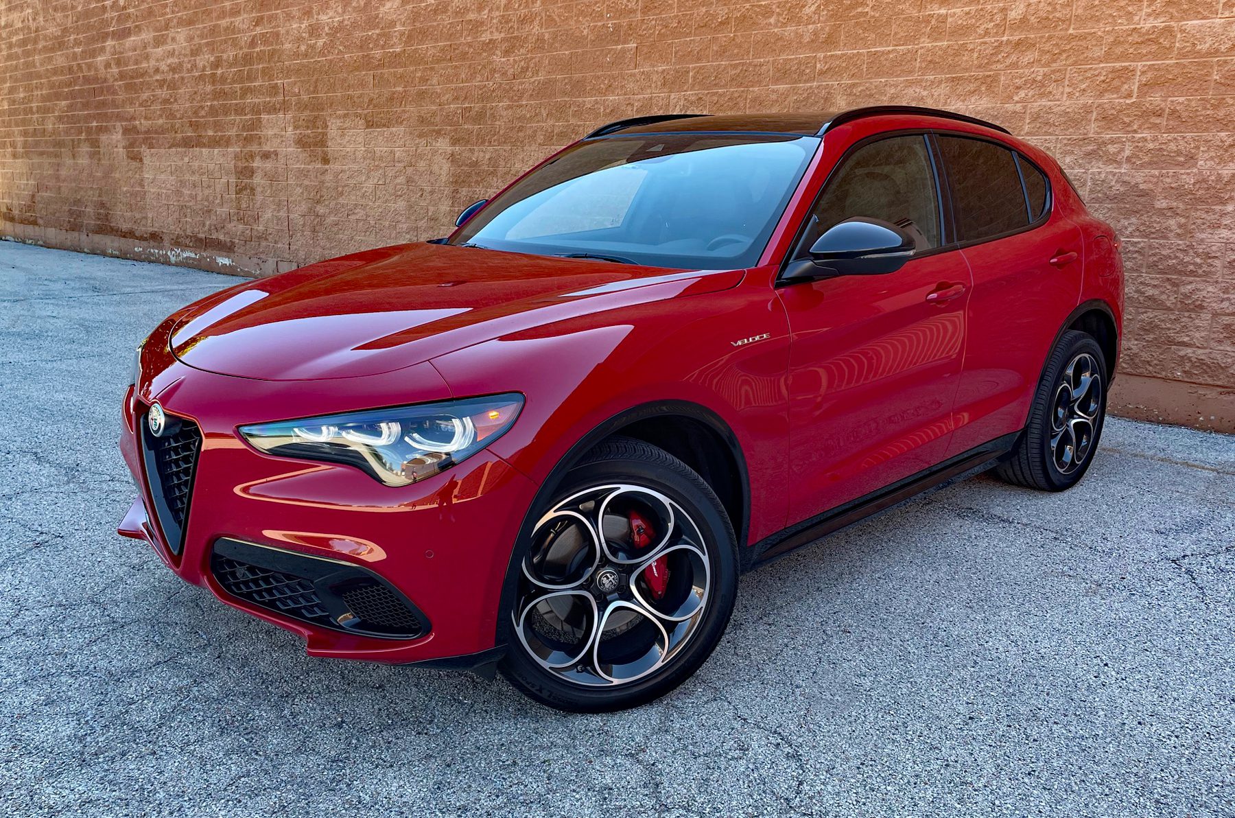 2025 Alfa Romeo Stelvio Fast, Front 3/4 View, Red Alfa,